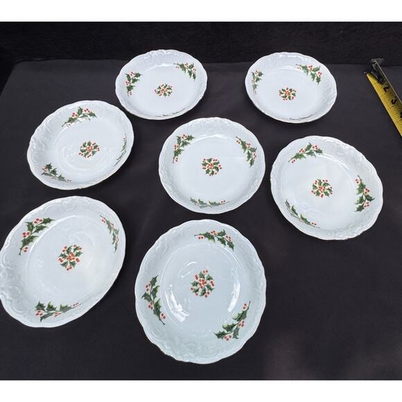 Vintage Royal Kent Christmas Holiday Holly Poland 6 1/5” Dessert Bowls Set Of 7 - Picture 6 of 6